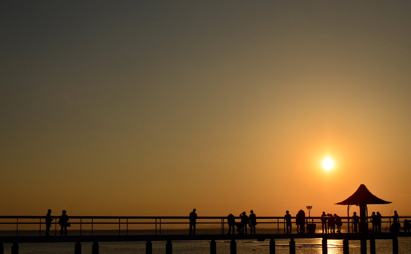 海に沈む夕日とフサキ エンジェル ピア