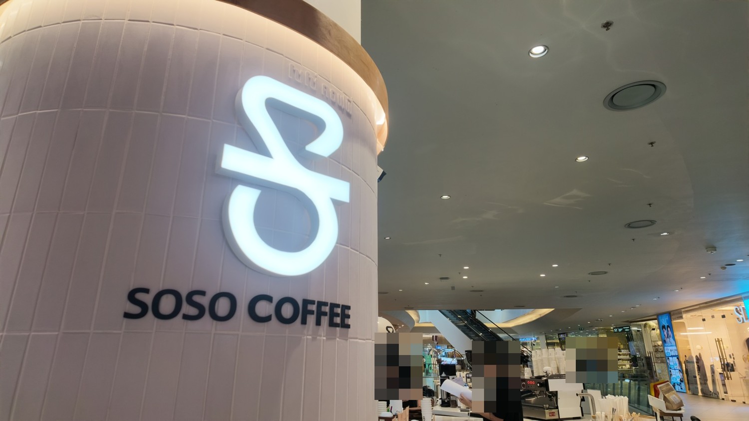 ICONSIAMで立ち寄ったSOSO COFFEEの看板