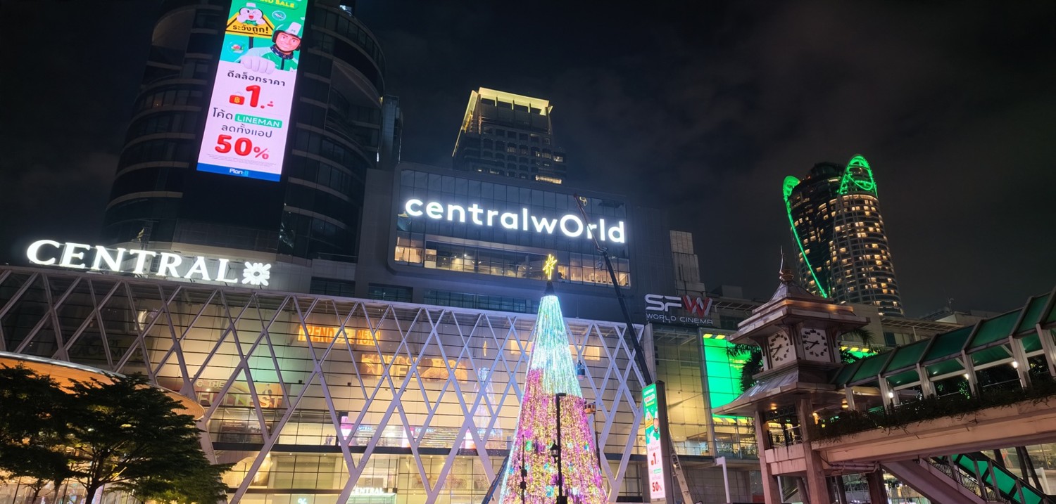夜のセントラルワールドの外観と明かり